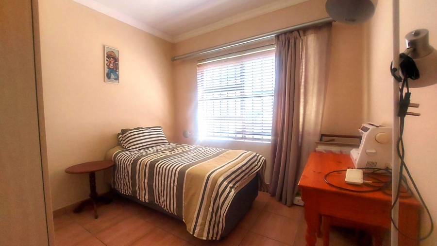 2 Bedroom Property for Sale in Gateway Manor North West
